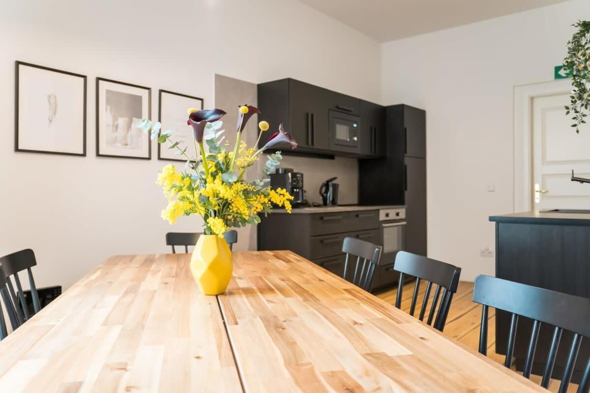 Apartment At Rosenthaler Platz Berlin Exterior photo